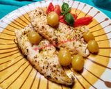 Foto del passaggio 5 della ricetta Nasello al cartoccio con uva, zenzero, limone e pepe di Sichuan