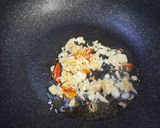 รูปขั้นตอนการทำที่ 1 ของ กระเฉดหมูกรอบ
