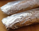 Foto del paso 3 de la receta: Rollos de pechuga de pollo con queso y jamón