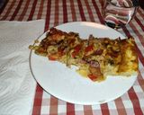 Foto del paso 14 de la receta: Empanada de hojaldre con bacon, cebolla, pimiento rojo, champiñones y nata para cocinar