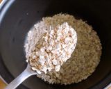Hình bước làm 1 của món 🌱 Cháo Yến Mạch Sữa Hạt & Quả Sung Khô (Vegan)
