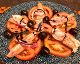 Foto del paso 1 de la receta: Ensalada de tomate y melva canutera