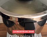 Une image de l'étape 2 de Petits pains semoule au Cook Expert.