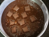 चॉकलेट बिस्कुट नट केक (chocolate biscuit nut cake recipe in Hindi)