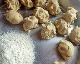 A picture of step 2 of Khasta flour & poori with peanut & chutney.