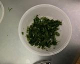Une image de l'étape 9 de Salade de concombre mariné à la crème, persil et oignon rouge.