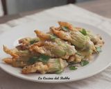 Foto del passaggio 5 della ricetta Fiori di Zucca in Pastella alla Birra
