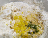 Foto del paso 1 de la receta: Galletitas de limón y romero