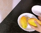 A picture of step 1 of Mango Milkshake.