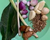 Foto langkah ke 2 dari resep Ayam ungkep bumbu kuning.