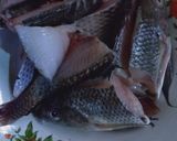 Foto langkah ke 2 dari resep Pepes asam muda ikan nila sungai.