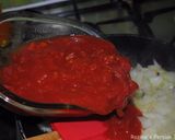 A picture of step 3 of ِDough fried pizza.