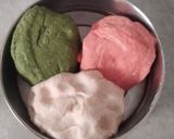 A picture of step 5 of Tiranga Rose Momos.