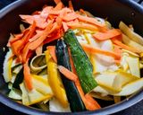 Foto del paso 1 de la receta: TORTILLA ZUCCHINI🥒🥕Forrada con Queso🧀Colby Jack...!