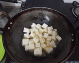 A picture of step 2 of Matar paneer.