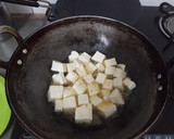 A picture of step 2 of Matar paneer.