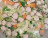 Foto langkah ke 4 dari resep Sayur Sop Bakso Kuah Bening.