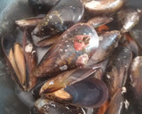 Foto del paso 3 de la receta: 🥘Fideuá de sepia 🦑, merluza🐟 y mejillones