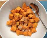 Foto del passaggio 2 della ricetta Zucca arrosto alle erbe aromatiche