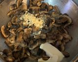 Foto langkah ke 4 dari resep Mushrooms Pasta.