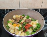 A picture of step 5 of Shimla mirch aloo sabzi.