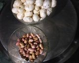 A picture of step 1 of Makhana Bhel.