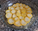 Foto del paso 3 de la receta: Quiche al microondas de calabacín – tomate y aceitunas