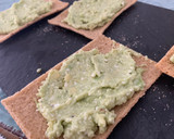 Foto del paso 2 de la receta: Canapé de aguacate con sardina ahumada