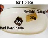A picture of step 1 of Nerikiri Wagashi: "Kiku" (Chrysanthemum).