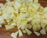 Foto del paso 2 de la receta: Bizcocho de manzana y uvas pasas