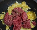 Foto langkah ke 2 dari resep Semur Daging Sapi Giling dan Kentang.