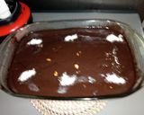 صورة لخطوة 8 من وصفة كيكة الشوكولاتة المسقية بدون شوكولاته اقتصادية والبنة ولا أروع🥧😋🤤