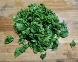 गावरानी चणे आणि तुरीचे चाकवत घातलेले वडे.(Gavran Chane Turi Chakvat Bhaji Vade Recipe In Marathi) रेसिपी स्टेप 1 फोटो 