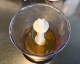 Une image de l'étape 1 de Sauce salade au miel et cidre.