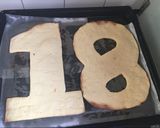 Foto del paso 7 de la receta: NUMBER CAKE de galleta para cumpleaños 1️⃣8️⃣🎉🎊