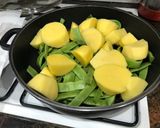 Foto del paso 3 de la receta: Judías verdes con patatas, aderezo VIDALIM y medallones de merluza a la plancha