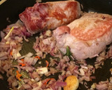 Foto del paso 3 de la receta: Bondiola de cerdo con reducción de cerveza y miel y papas rústicas