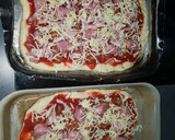 Foto del paso 3 de la receta: Coca de salchichas
