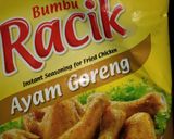 Foto langkah ke 1 dari resep Nasi Kuning simple bumbu Racik.