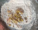 बेसन थालीपीठ (Besan Thalipeeth Recipe In Marathi) रेसिपी स्टेप 2 फोटो 