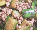 รูปขั้นตอนการทำที่ 5 ของ ผัดมะเขือยาวหมูสับ