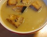 A picture of step 5 of Chicory and apple soup with croutons.