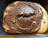 Foto del paso 3 de la receta: 170. Bizcocho de vainilla y chocolate marmolado / Panificadora