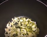 Foto del passaggio 3 della ricetta Risotto con asparagi selvatici
