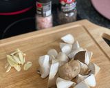 A picture of step 3 of Grilled salmon with garlic Eryngii mushroom.