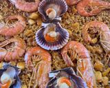 Foto del paso 8 de la receta: Arroz con Vieiras, Gambones y calamares 🦑🍤