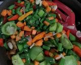 Foto langkah ke 2 dari resep Asem asem wortel buncis daging sapi.