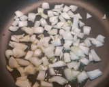 Foto del paso 1 de la receta: Champiñón con cebolla