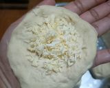 Foto langkah ke 4 dari resep Roti Arab "Khubz" isi Keju Pakai Teflon.