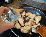Foto del paso 3 de la receta: Alitas y muslitos al ajillo